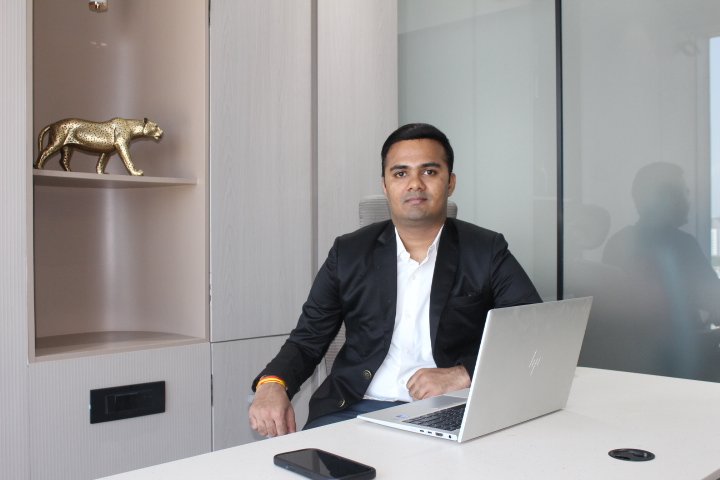 Ankit, CA CFA – leadership team member at VRSapients specializing in outsourced accounting and bookkeeping services